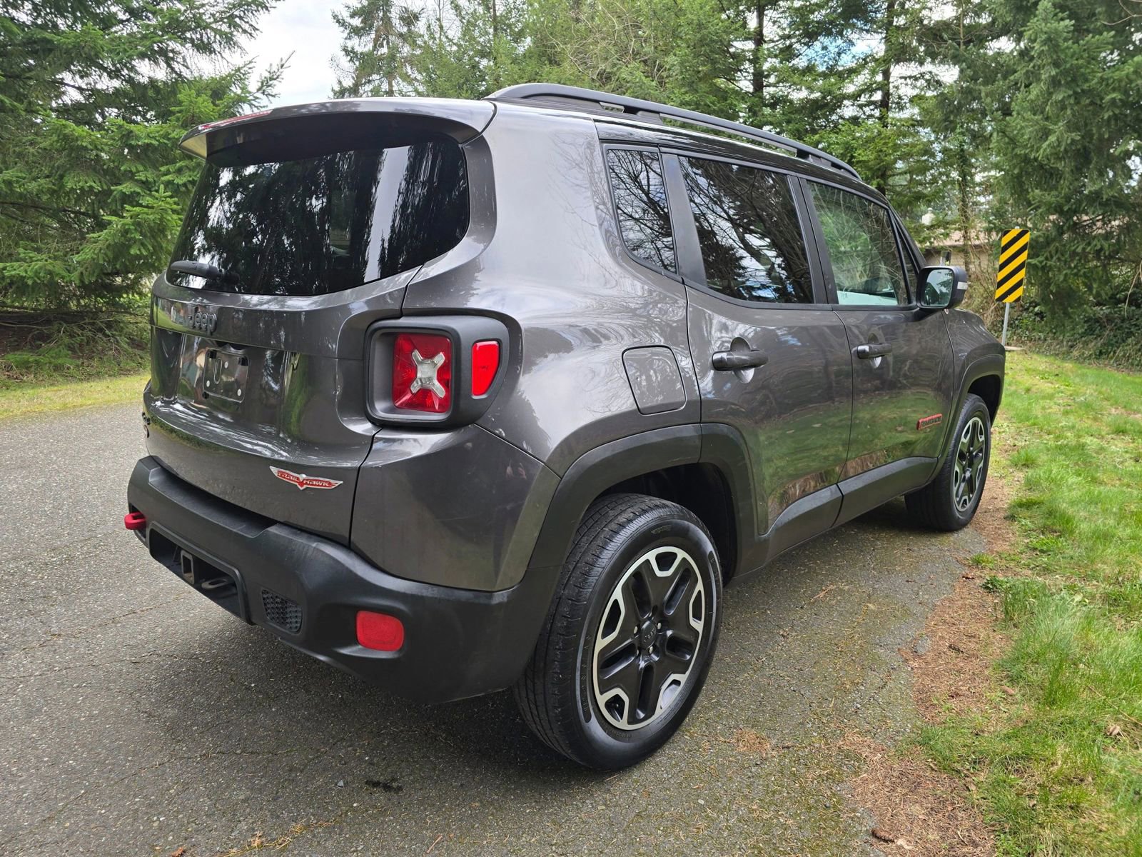 Used 2016 Jeep Renegade Trailhawk AWD/4WD image 6