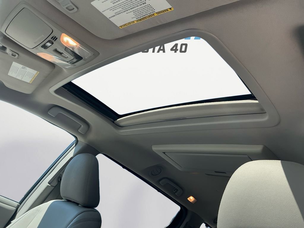 Used 2017 Toyota Sienna XLE Premium FWD image 19