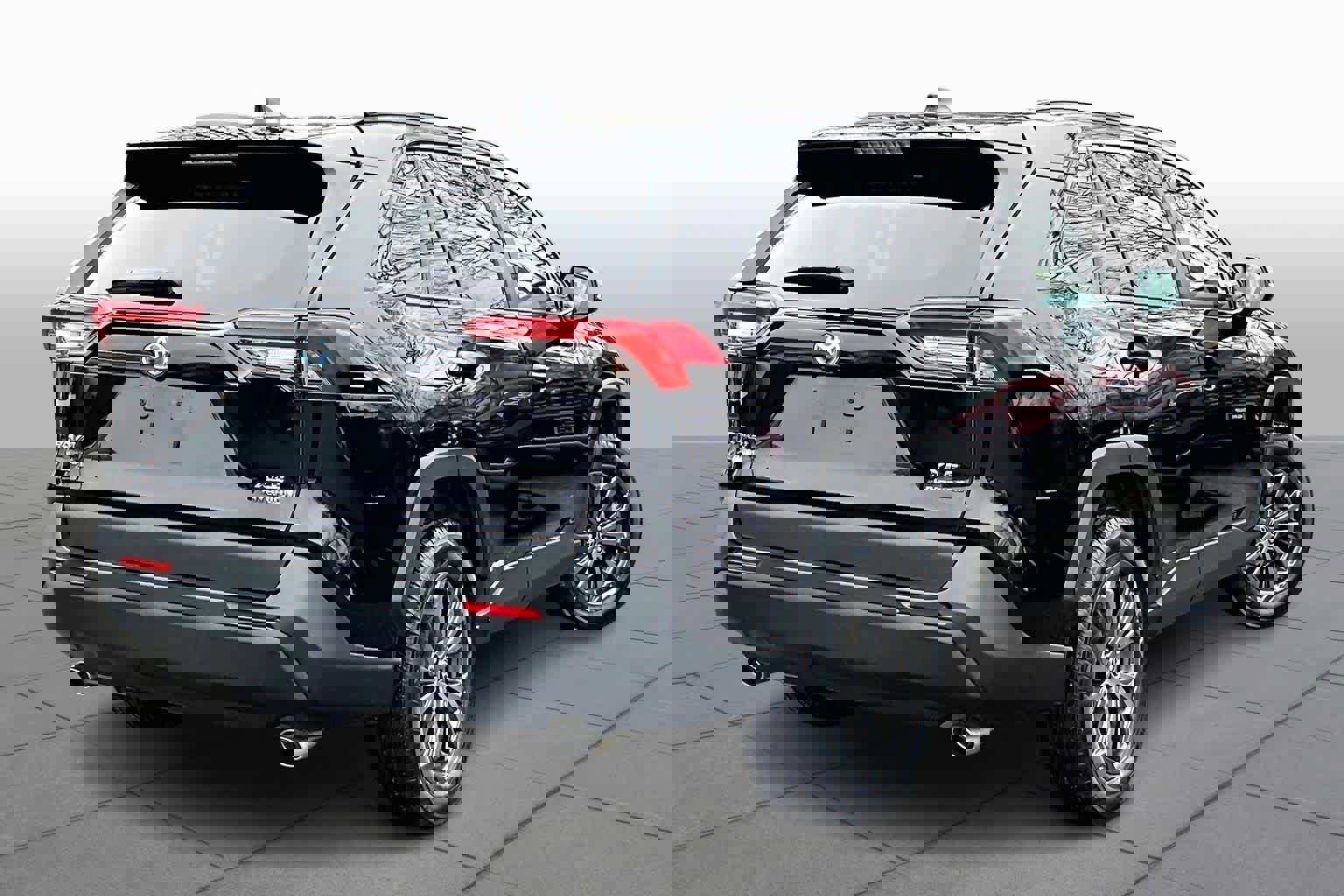 Used 2023 Toyota RAV4 XLE Premium image 13