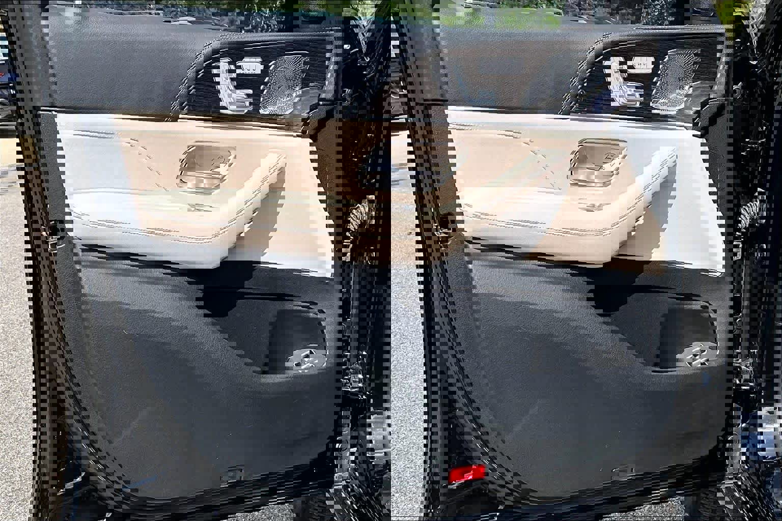 Used 2024 Mercedes-Benz GLE 450e 4MATIC image 24