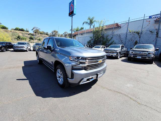 Used 2019 Chevrolet Silverado 1500 High Country w/ Technology Package AWD/4WD image 2
