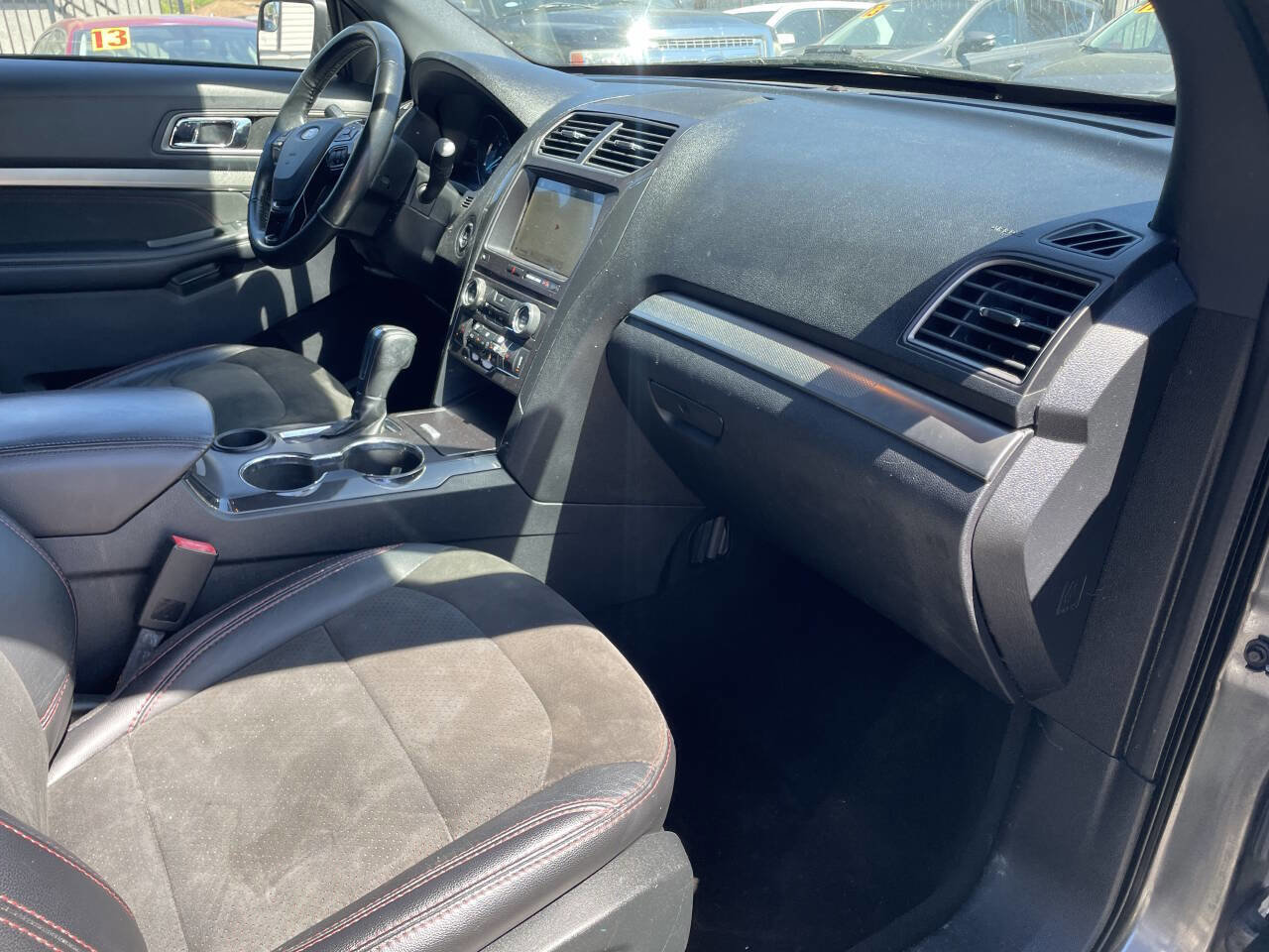 Used 2018 Ford Explorer XLT w/ Equipment Group 202A image 16