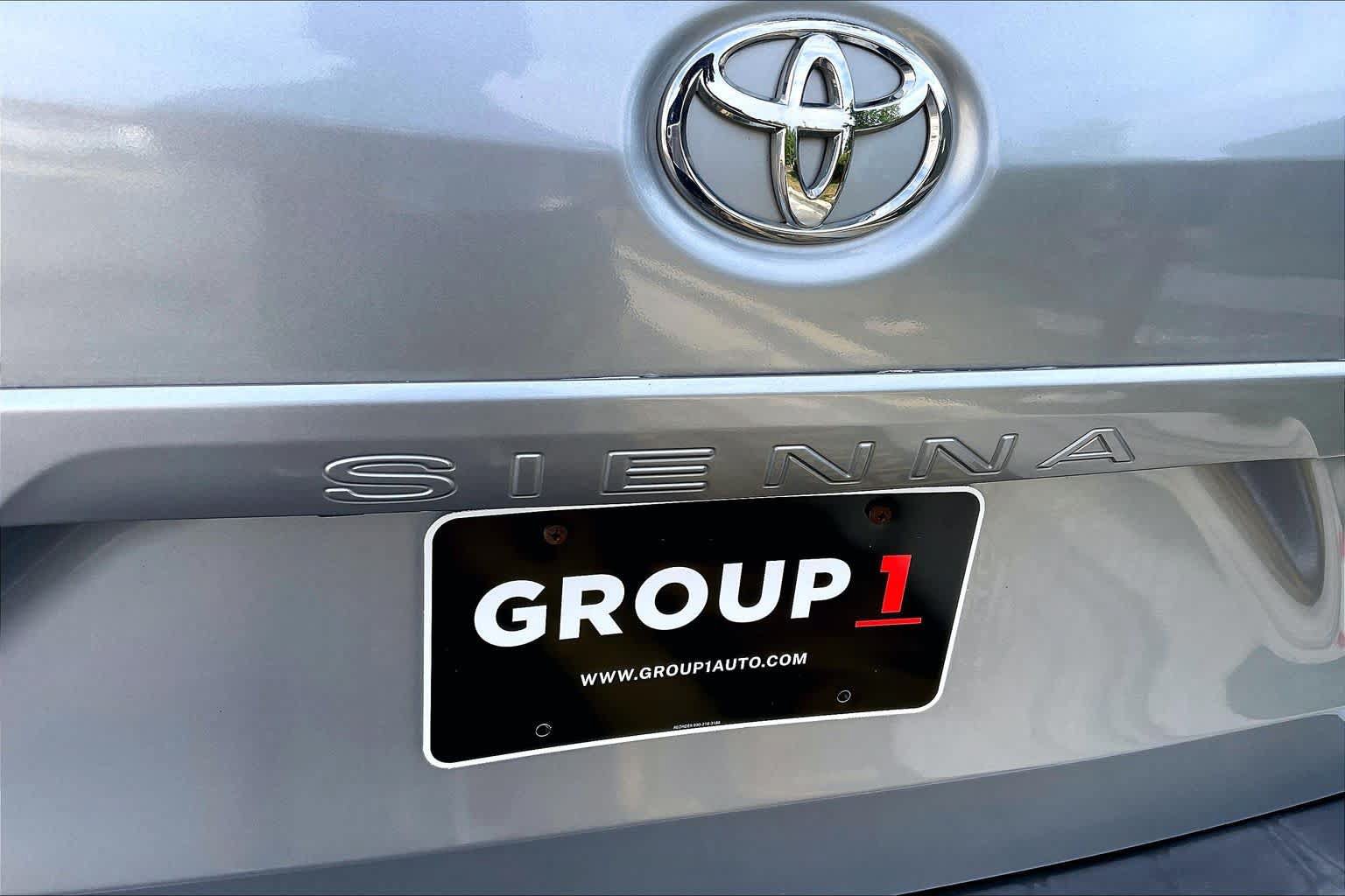Used 2014 Toyota Sienna XLE w/ Entertainment Package FWD image 33