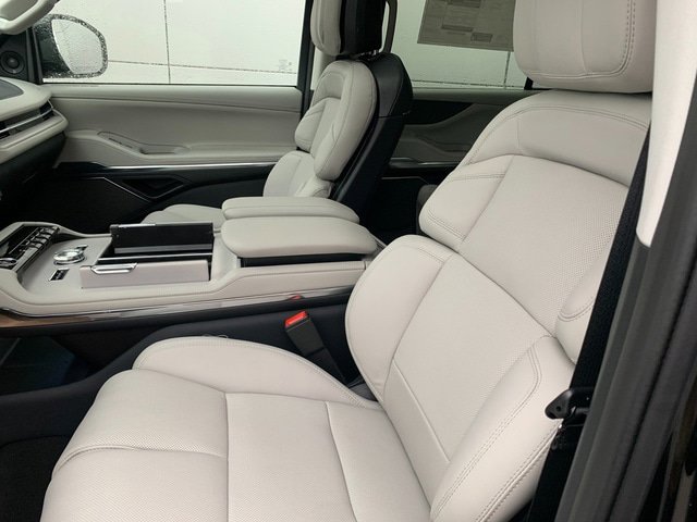 New 2026 Lincoln Navigator Reserve w/ Jet Appearance Package AWD/4WD image 23