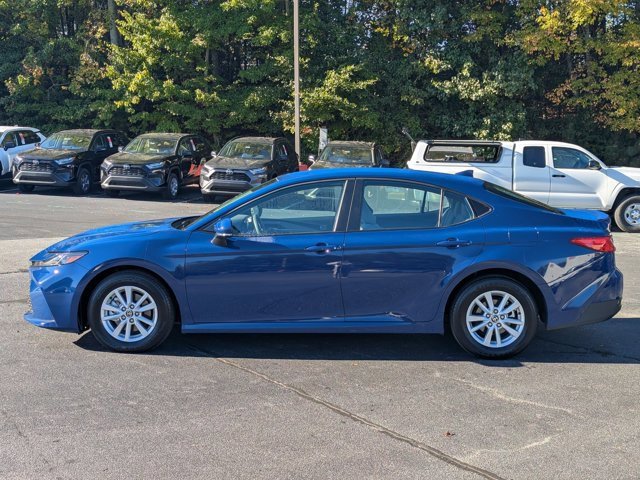 Used 2025 Toyota Camry LE image 4