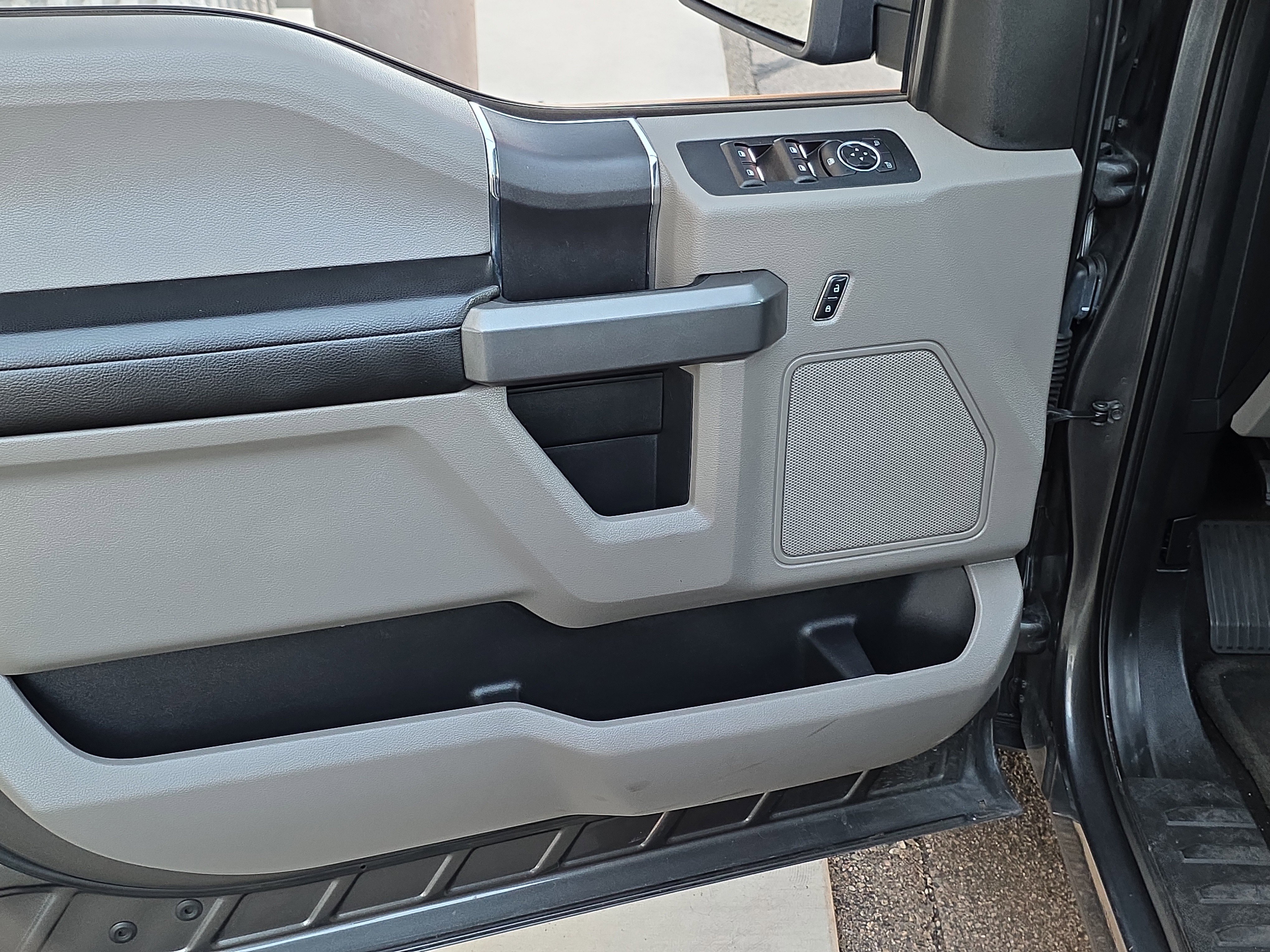 Used 2017 Ford F150 XLT image 12