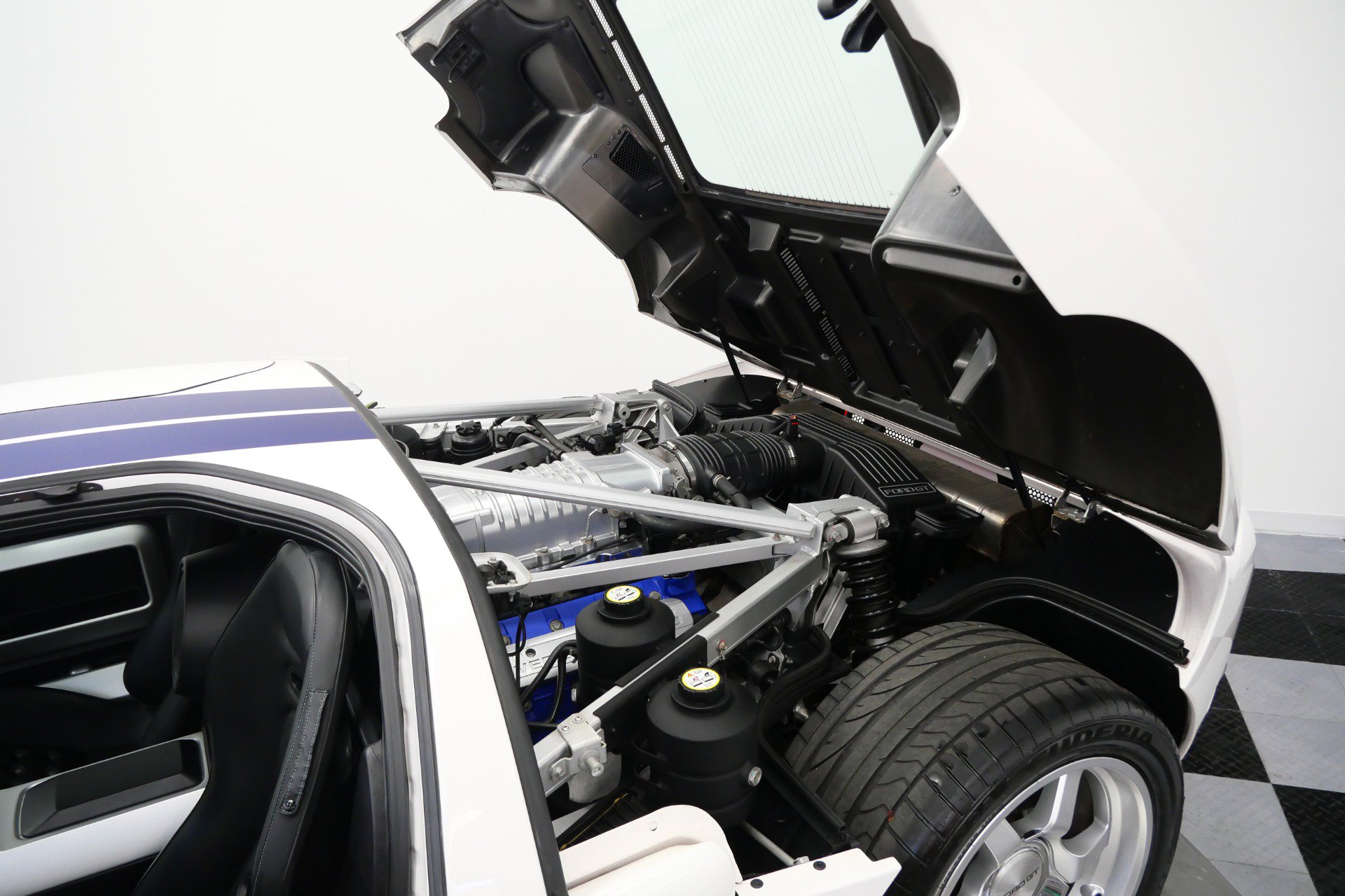 Used 2005 Ford GT image 40