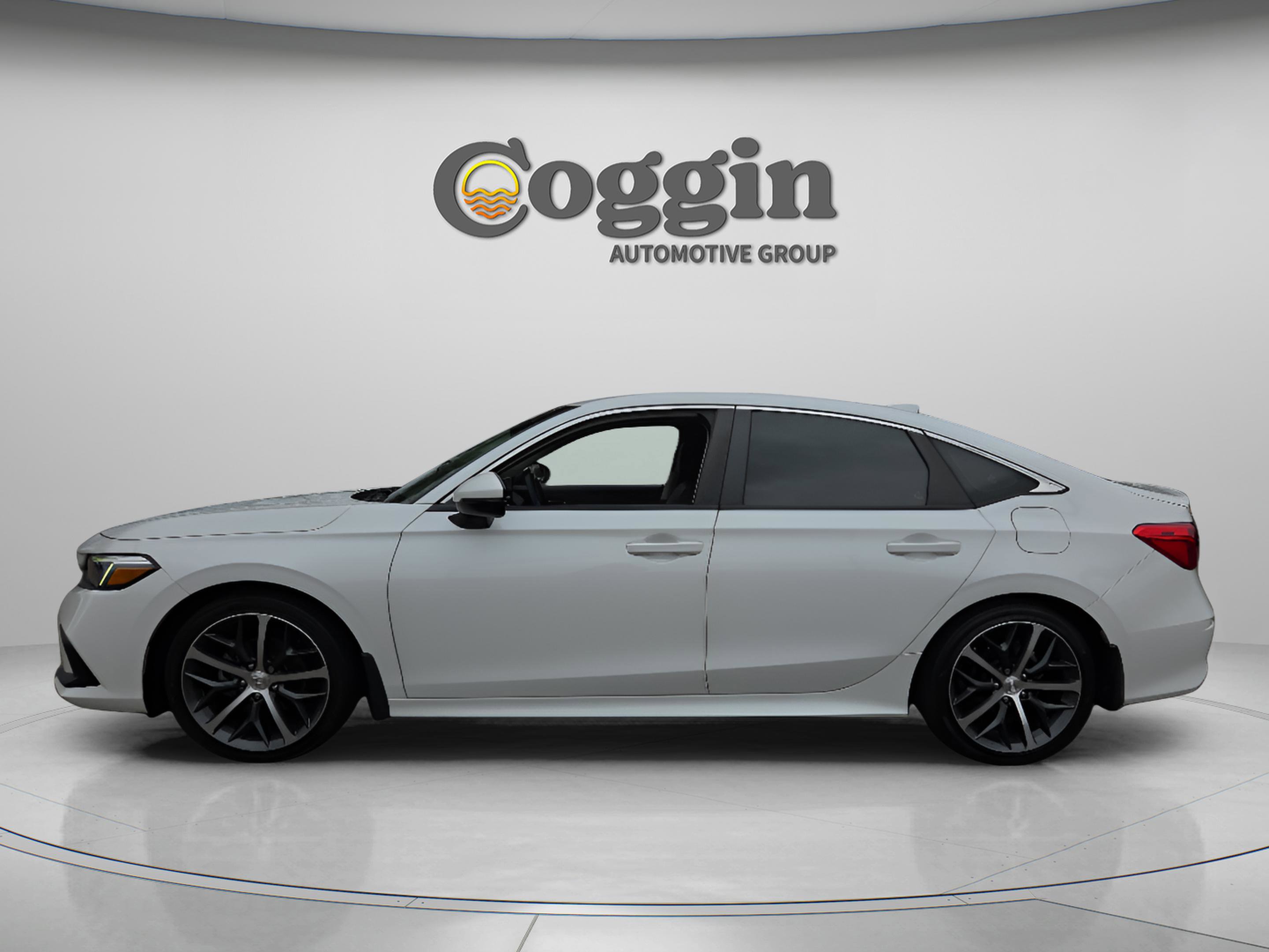 Used 2023 Honda Civic Touring image 3