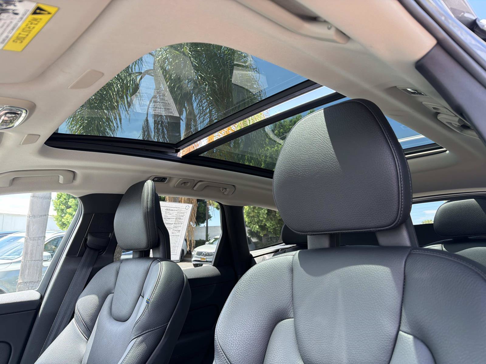 Used 2018 Volvo XC60 T5 Momentum w/ Convenience Package AWD/4WD image 35