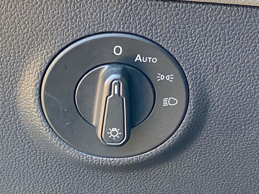 Used 2022 Volkswagen Taos SE w/ Panoramic Sunroof Package image 12