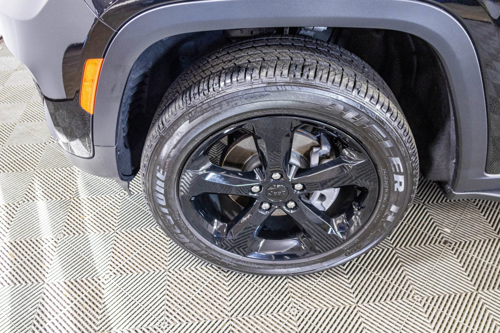 Used 2025 Jeep Grand Cherokee Altitude image 47