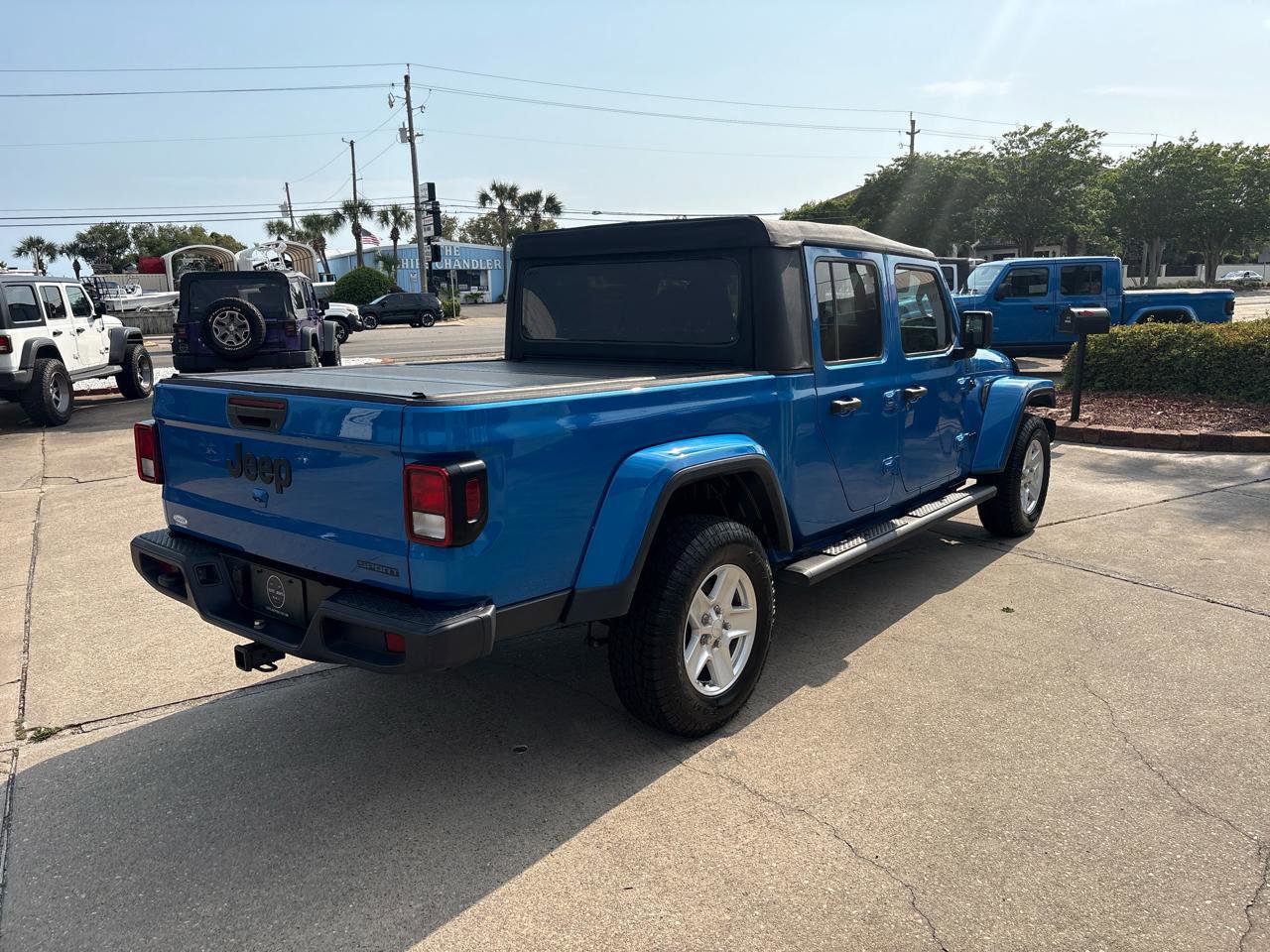 Used 2021 Jeep Gladiator Sport AWD/4WD image 6