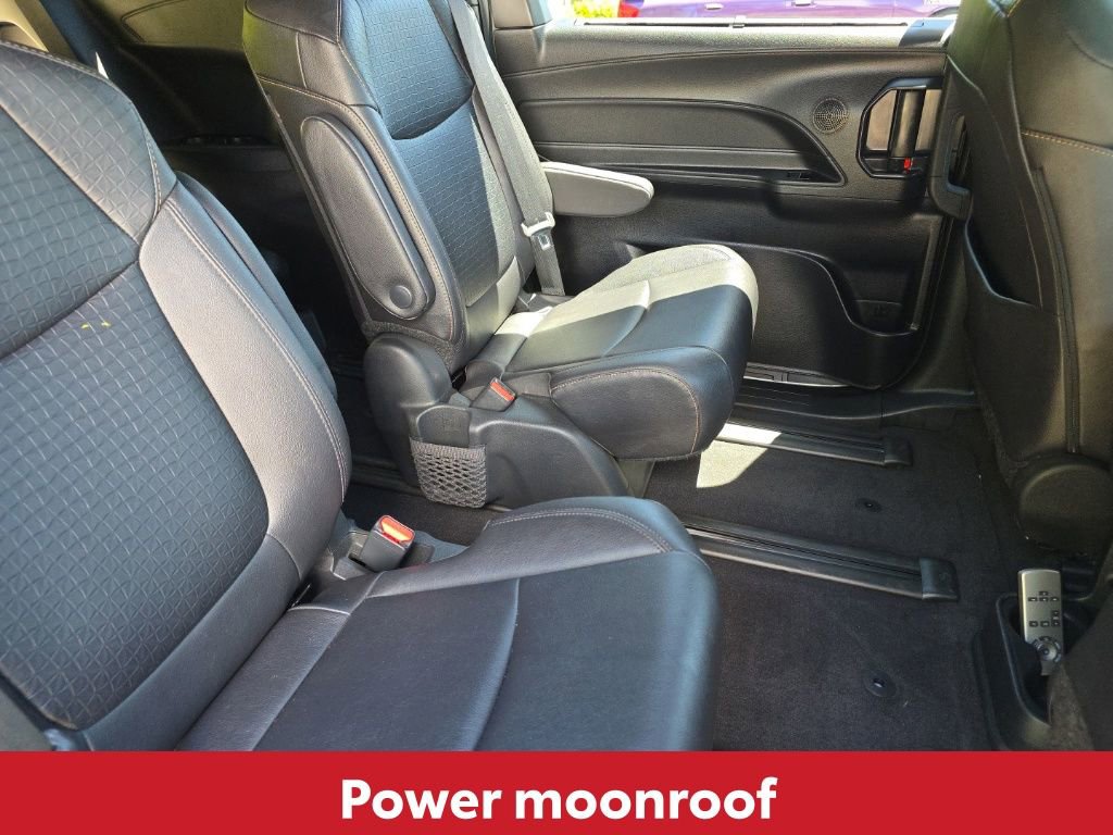 Used 2025 Toyota Sienna XLE Woodland Edition image 18