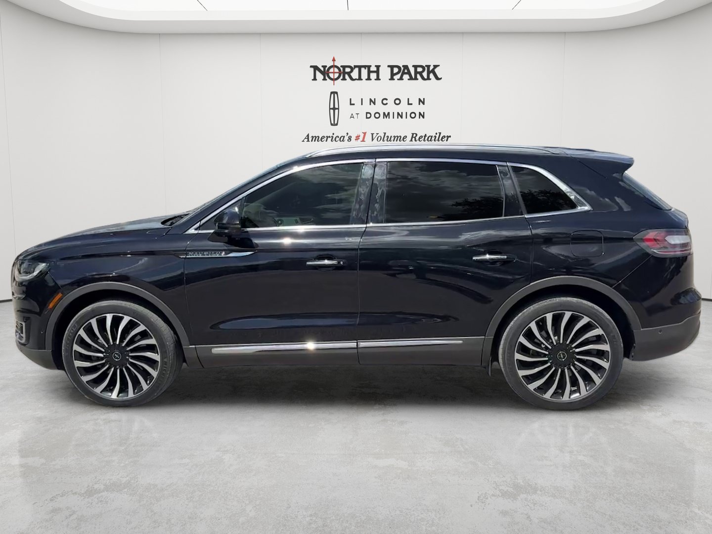 Used 2020 Lincoln Nautilus Black Label w/ Cargo Utility Package AWD/4WD image 2