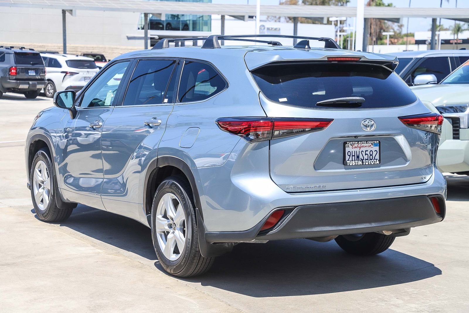 Used 2023 Toyota Highlander LE FWD image 8