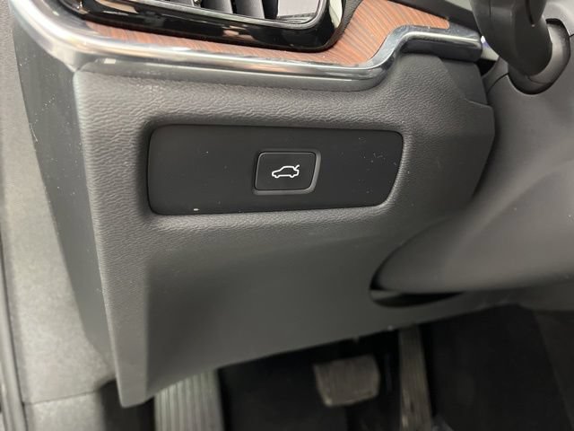 Used 2025 Volvo V60 B5 Cross Country Plus AWD/4WD image 30