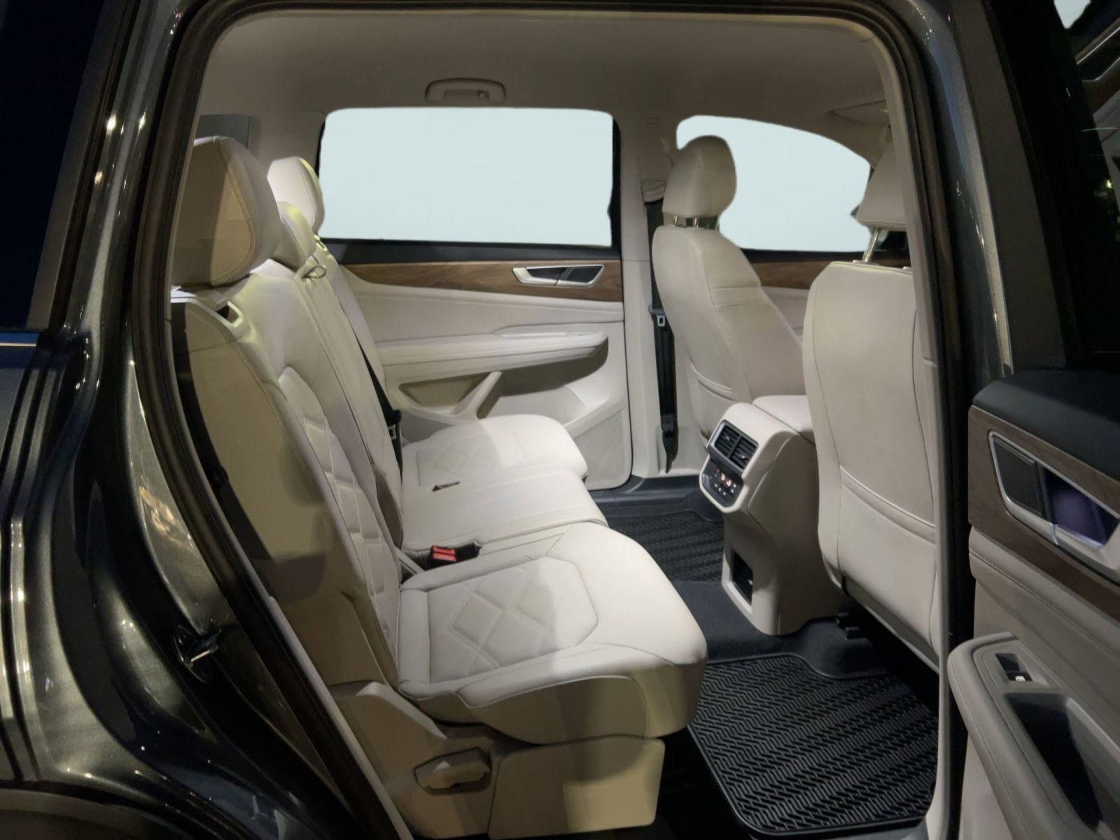 Certified 2025 Volkswagen Atlas SE image 25