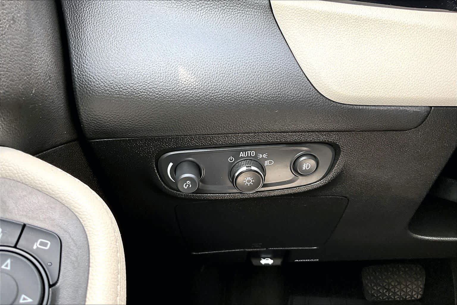 Used 2023 Buick Encore GX Select w/ Sport Touring Package FWD image 33