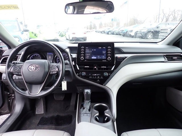 Used 2023 Toyota Camry SE image 19