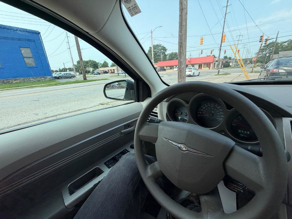 Used 2010 Chrysler Sebring Touring FWD image 20