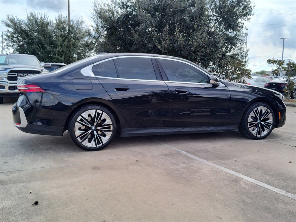 Used 2024 BMW 530i w/ Premium Package image 11