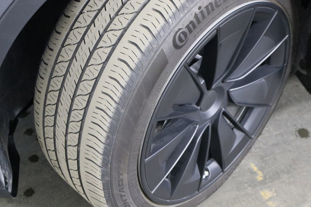 Used 2023 Tesla Model Y Long Range image 39