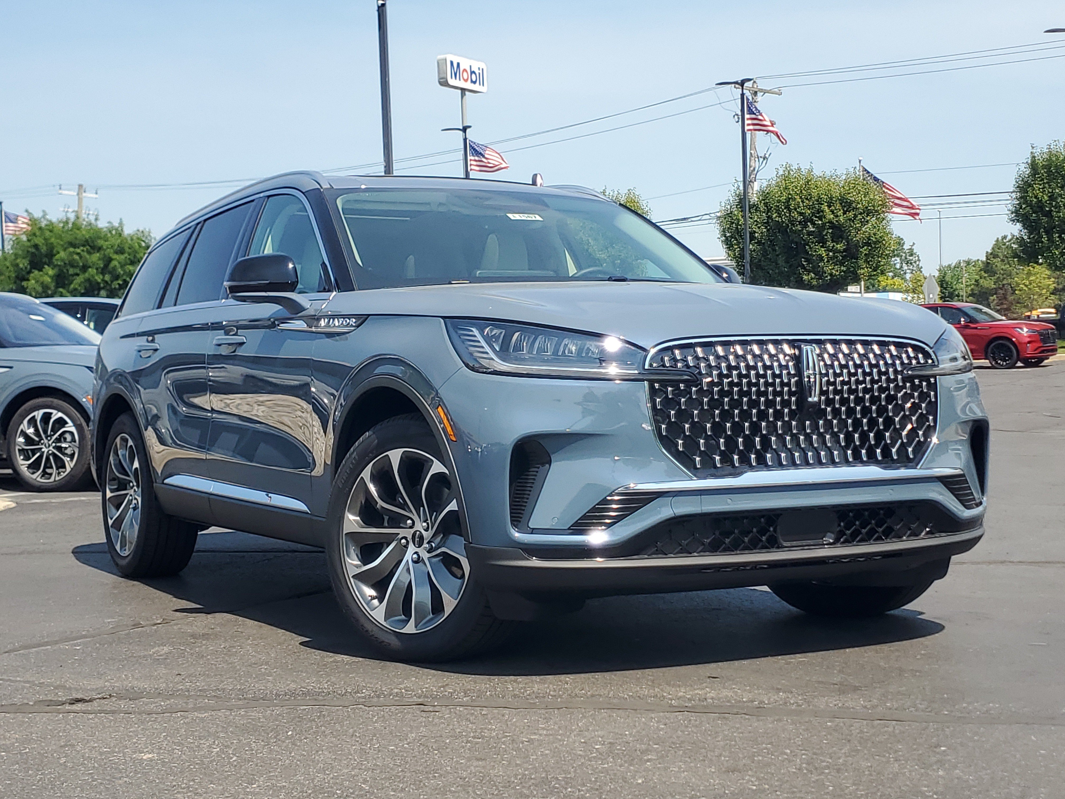 New 2026 Lincoln Aviator AWD image 1