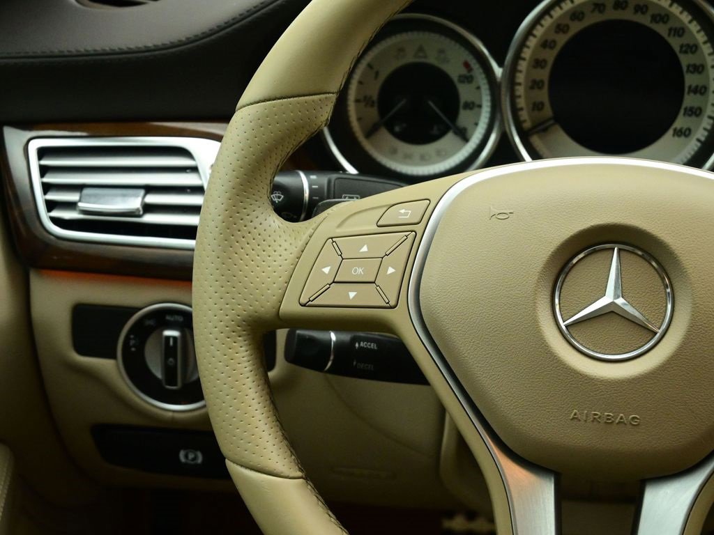 Used 2013 Mercedes-Benz CLS 550 4MATIC image 4