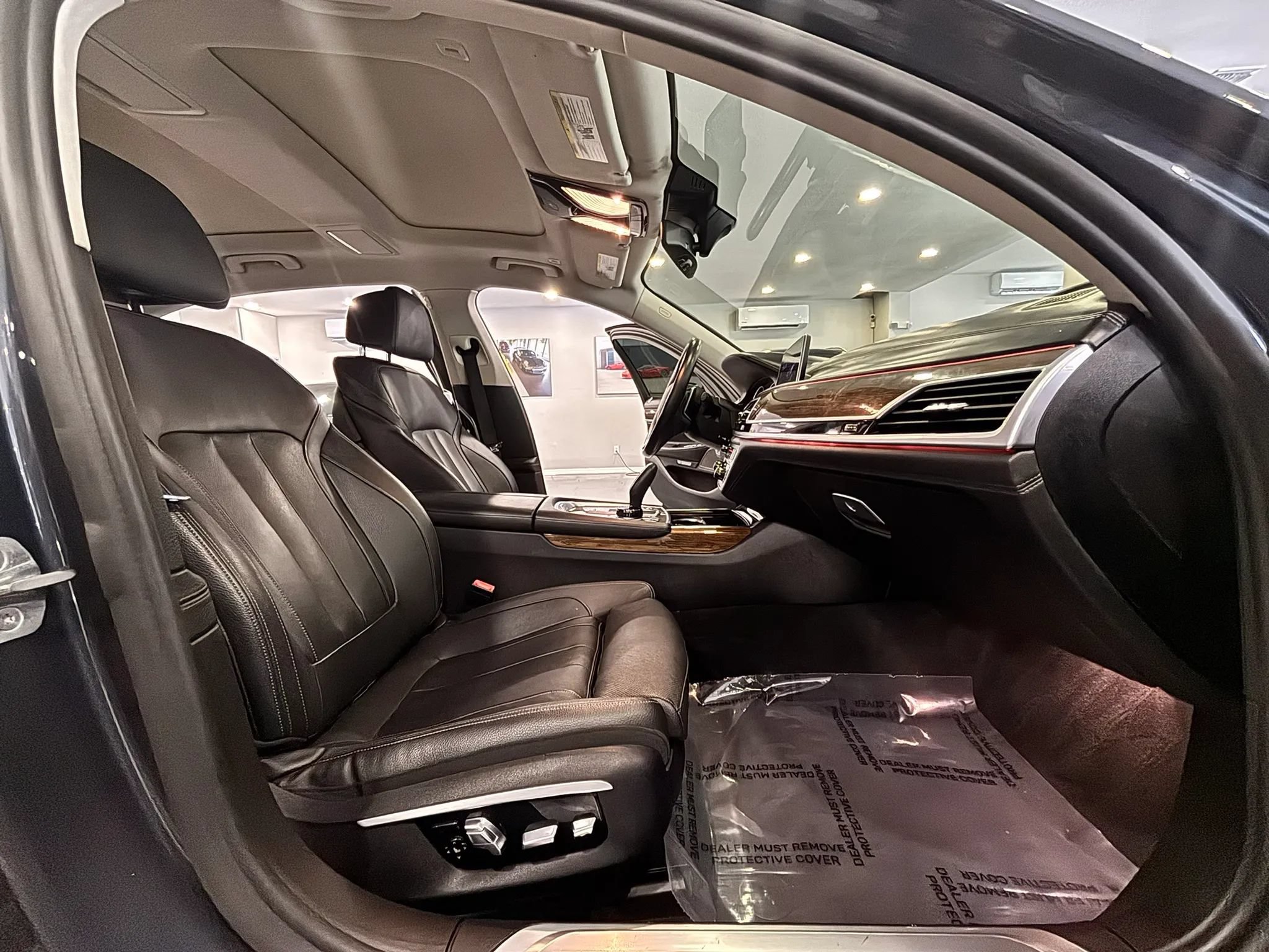 Used 2017 BMW 740e xDrive AWD/4WD image 21