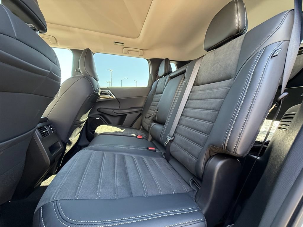New 2026 Mitsubishi Outlander AWD image 39