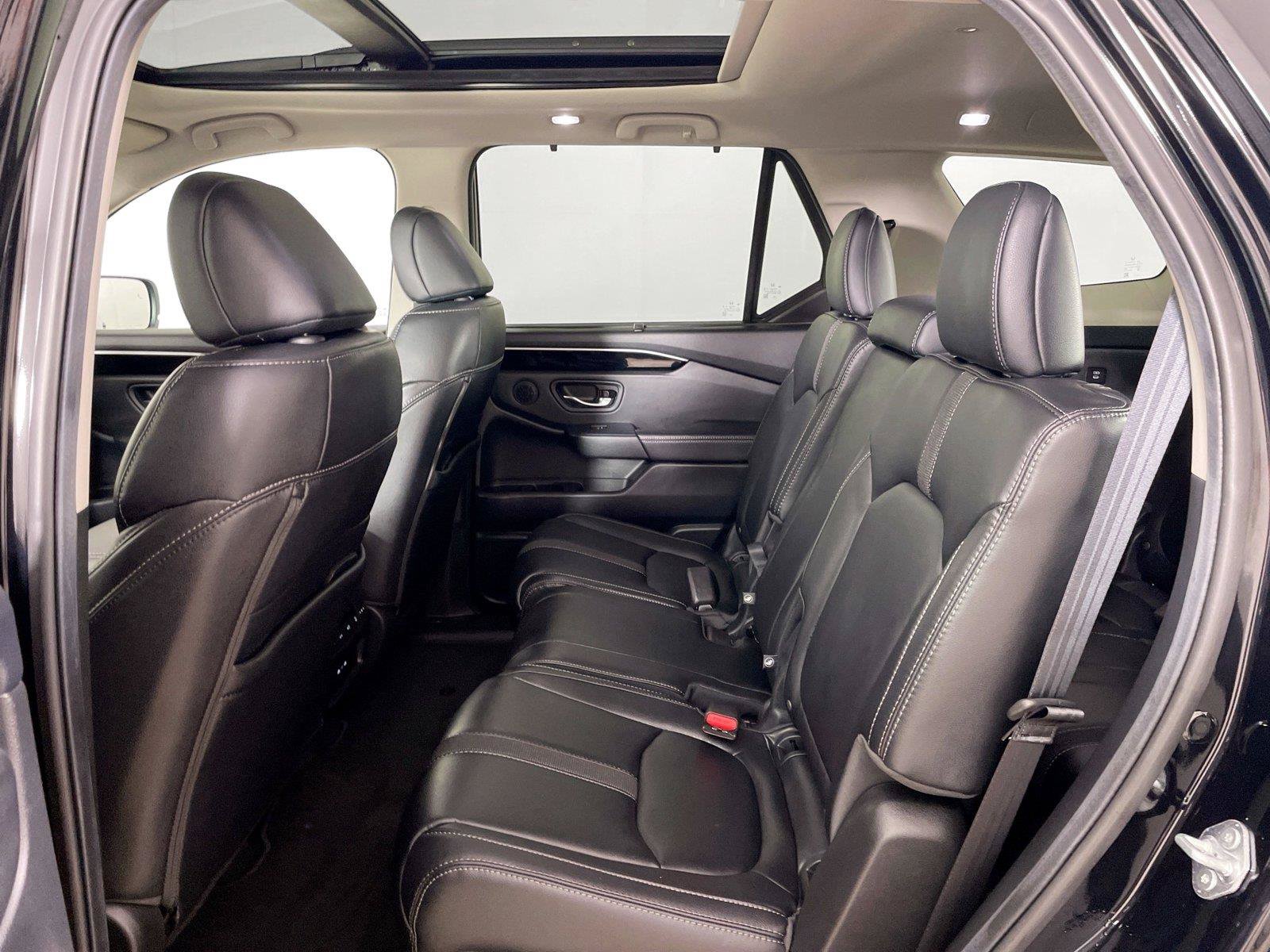 Used 2025 Honda Pilot Touring image 11