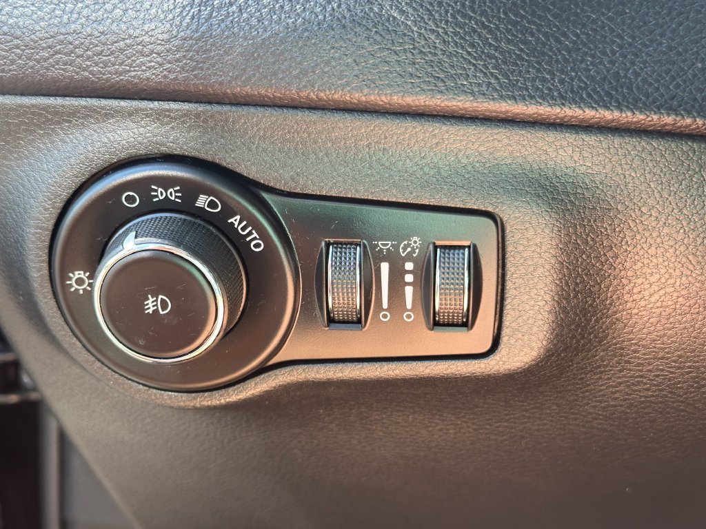 Used 2018 Jeep Compass Latitude w/ Popular Equipment Group AWD/4WD image 33