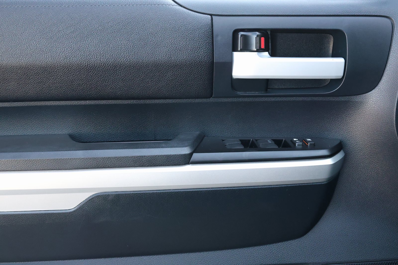 Used 2016 Toyota Tundra SR5 image 26