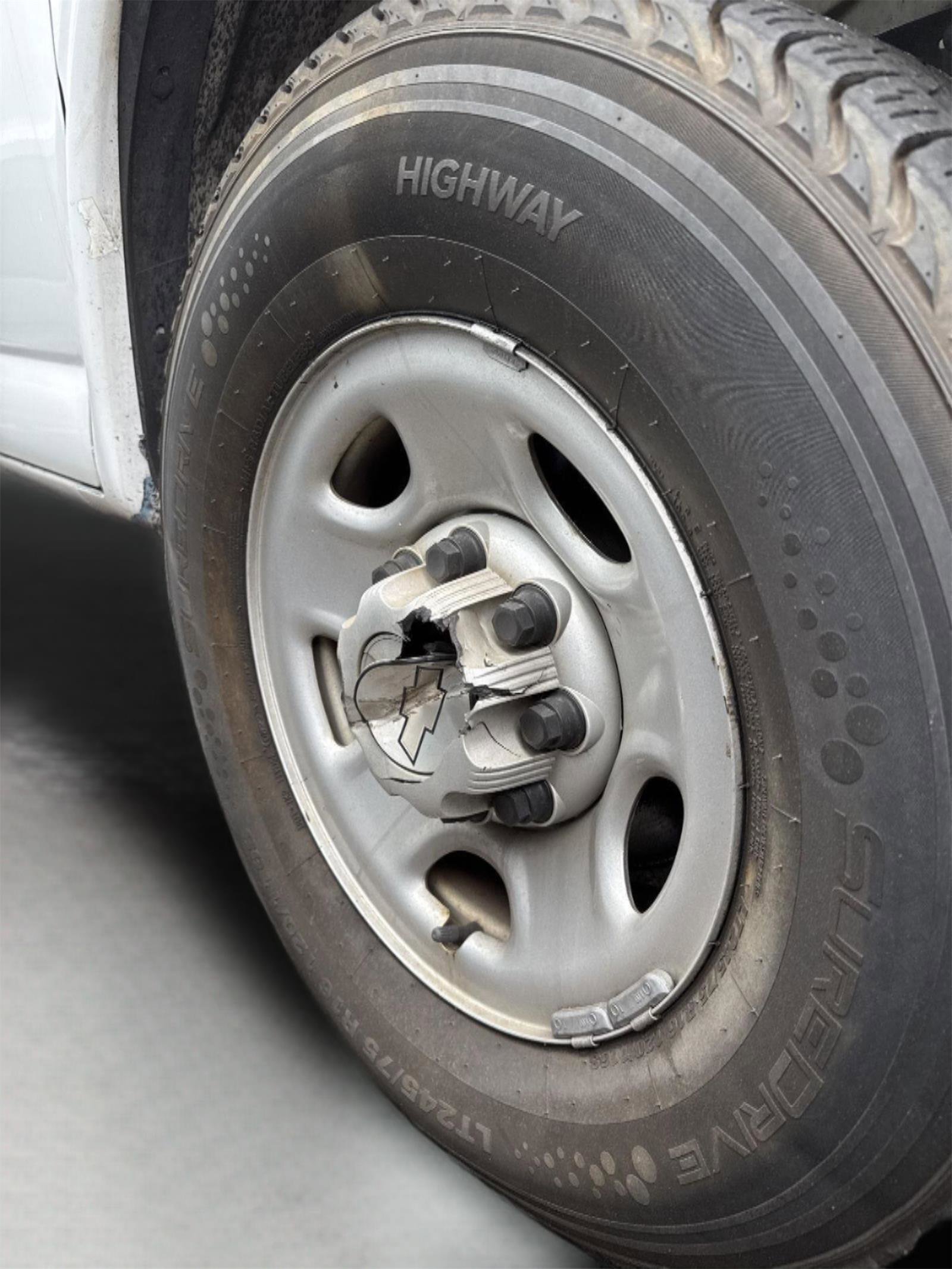 Used 2018 Chevrolet Express 2500 image 8