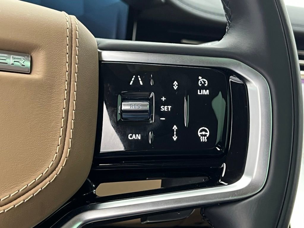 Used 2024 Land Rover Range Rover Sport SE image 18