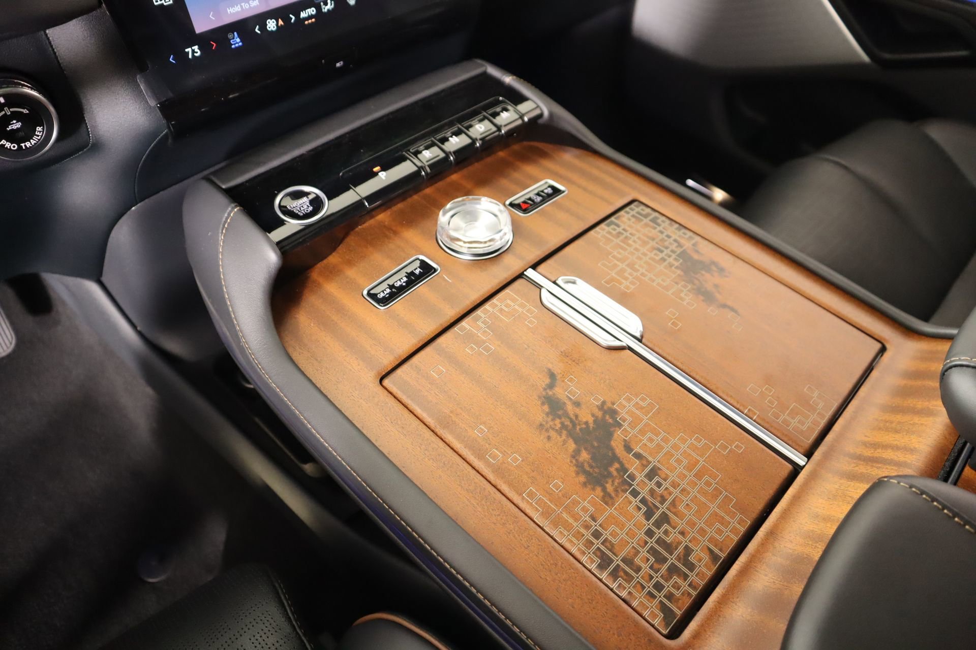 New 2026 Lincoln Navigator L Black Label AWD/4WD image 8