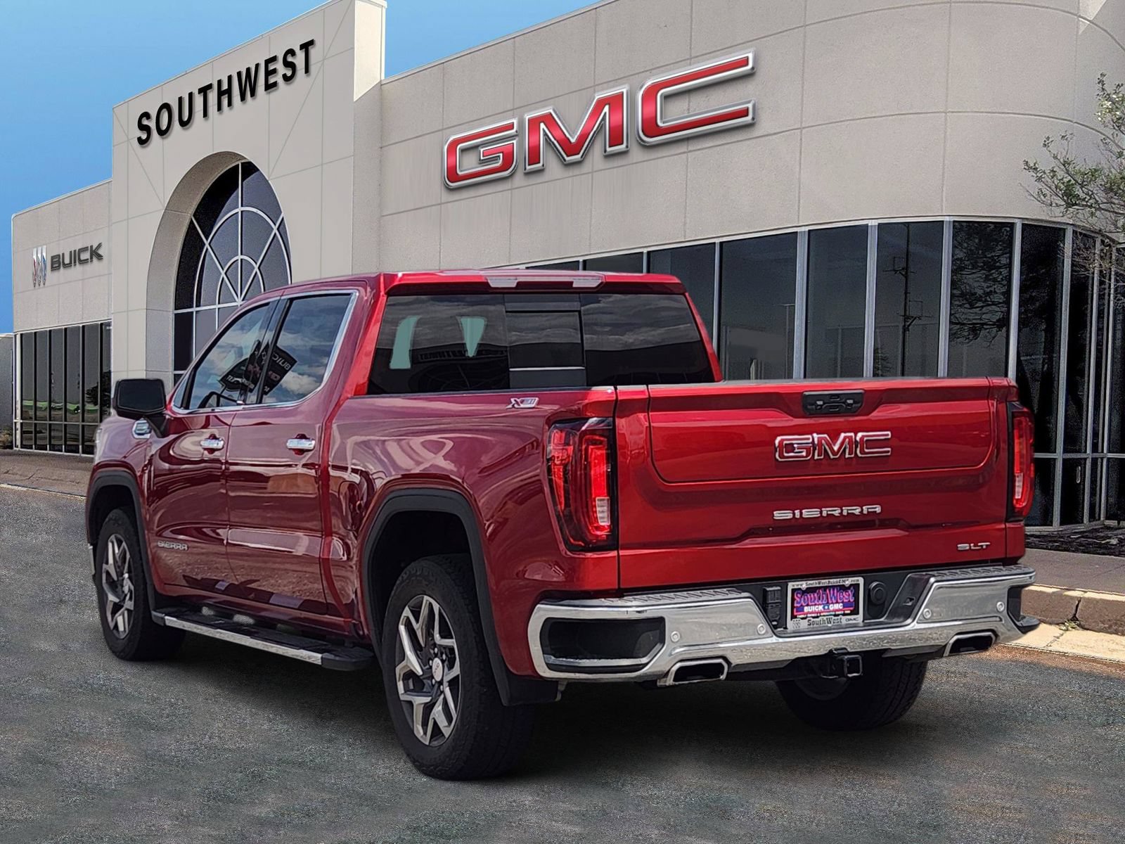 Used 2024 GMC Sierra 1500 SLT w/ SLT Premium Plus Package AWD/4WD image 4