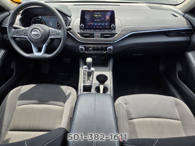 Used 2025 Nissan Altima 2.5 SV FWD image 14