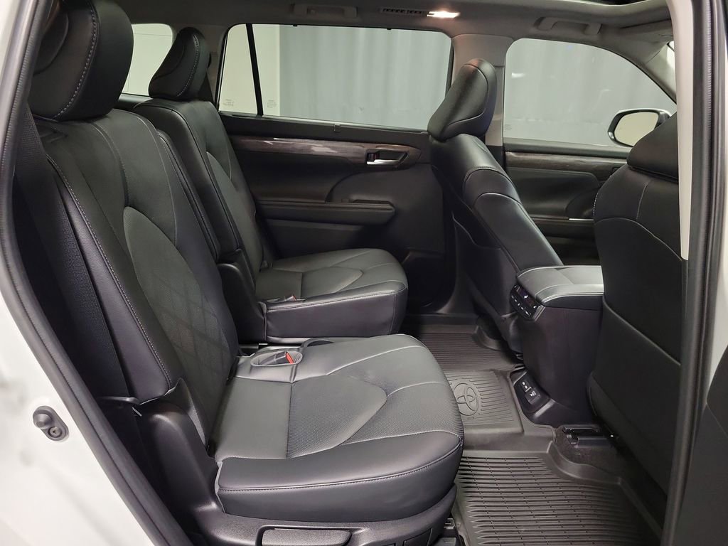 Used 2023 Toyota Highlander Platinum AWD/4WD image 28