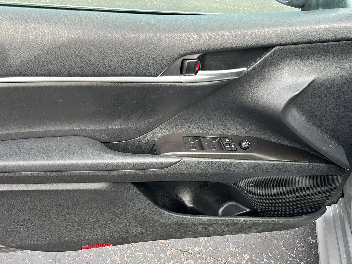 Used 2024 Toyota Camry LE image 9