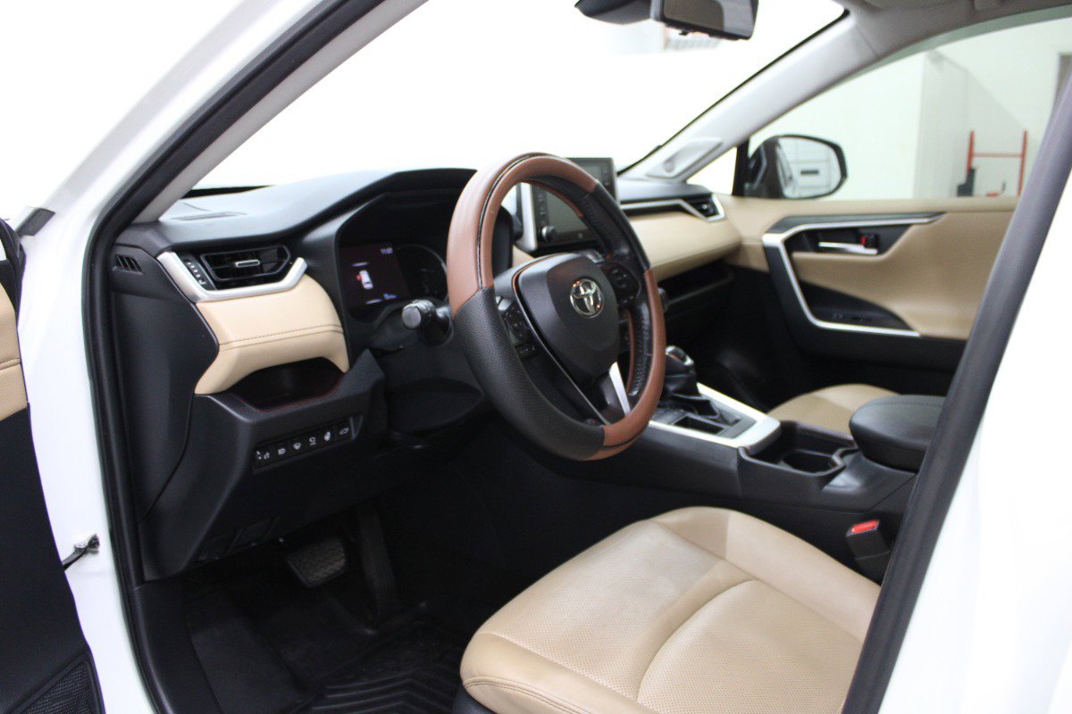 Used 2019 Toyota RAV4 Limited w/ Advanced Technology Package FWD image 7