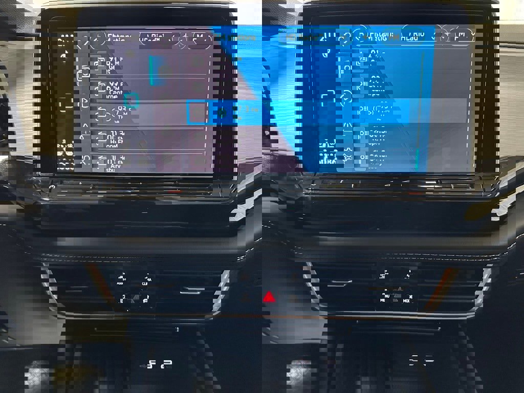 Used 2025 Volkswagen Atlas Cross Sport SE image 26