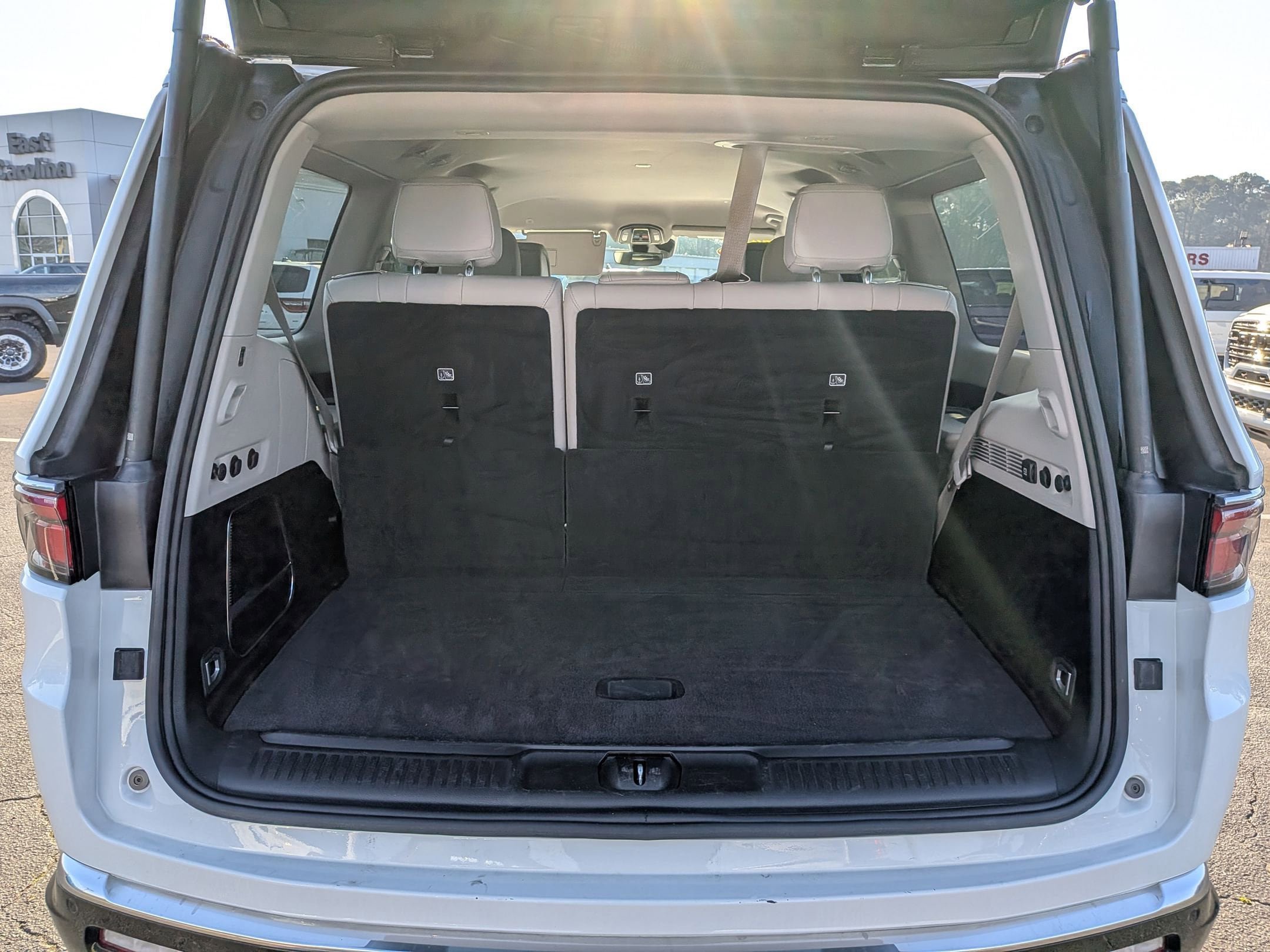 Certified 2024 Jeep Wagoneer Series II RWD image 27