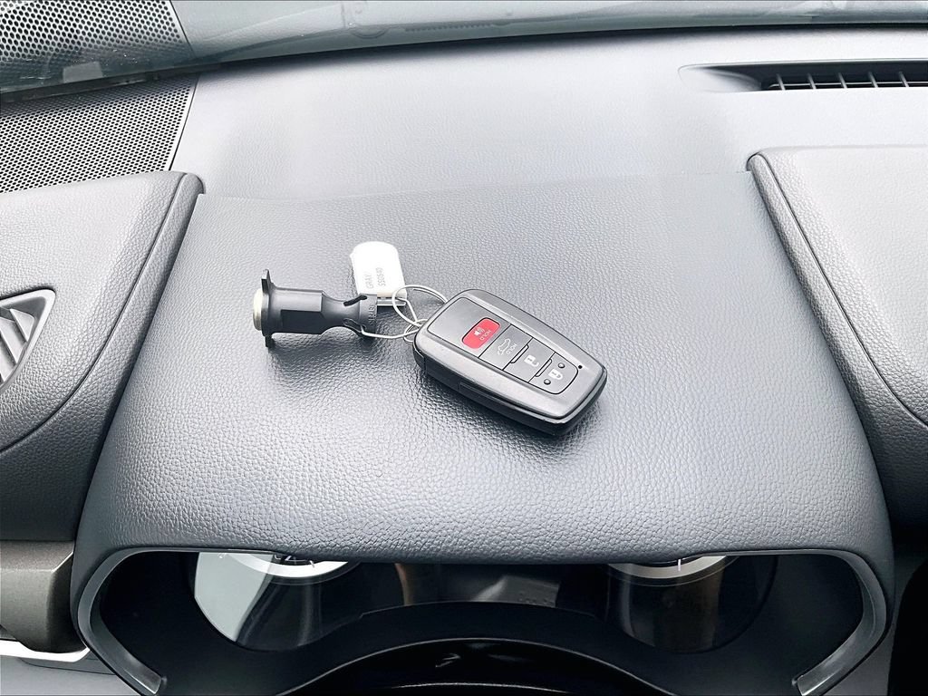 Used 2022 Toyota Highlander XLE FWD image 12