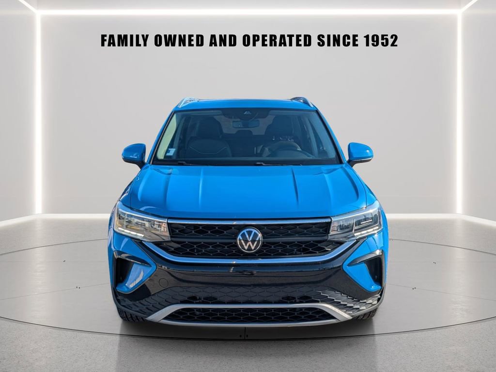 Certified 2023 Volkswagen Taos SE w/ Panoramic Sunroof Package FWD image 6