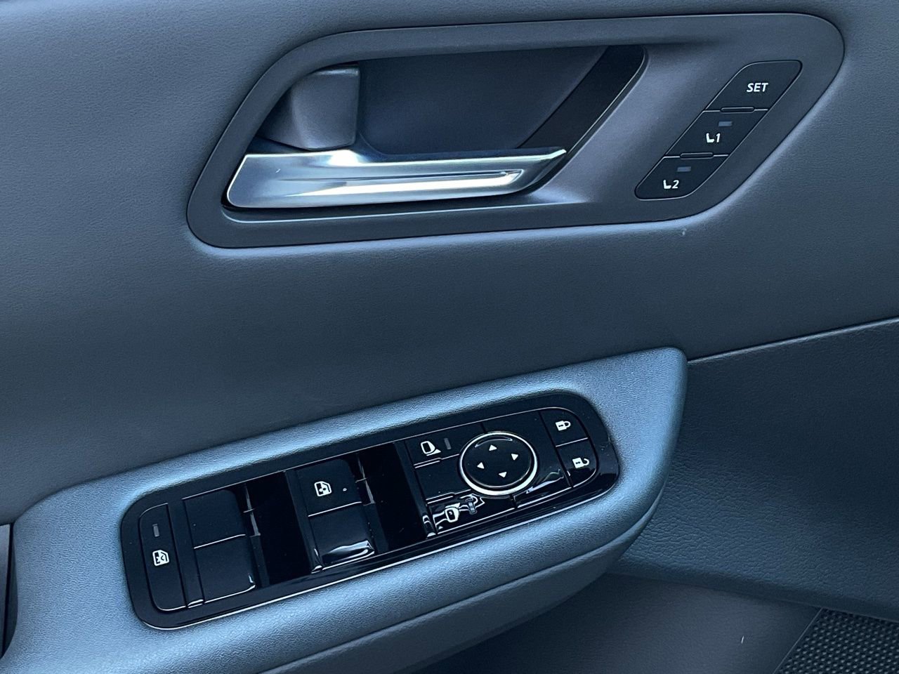 New 2026 Nissan Leaf Platinum+ w/ Cargo Package (Platinum+) image 11