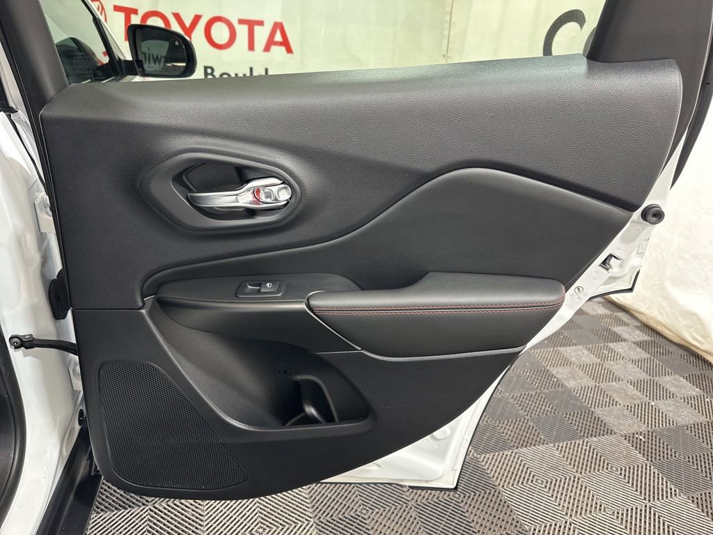 Used 2023 Jeep Cherokee Trailhawk image 12