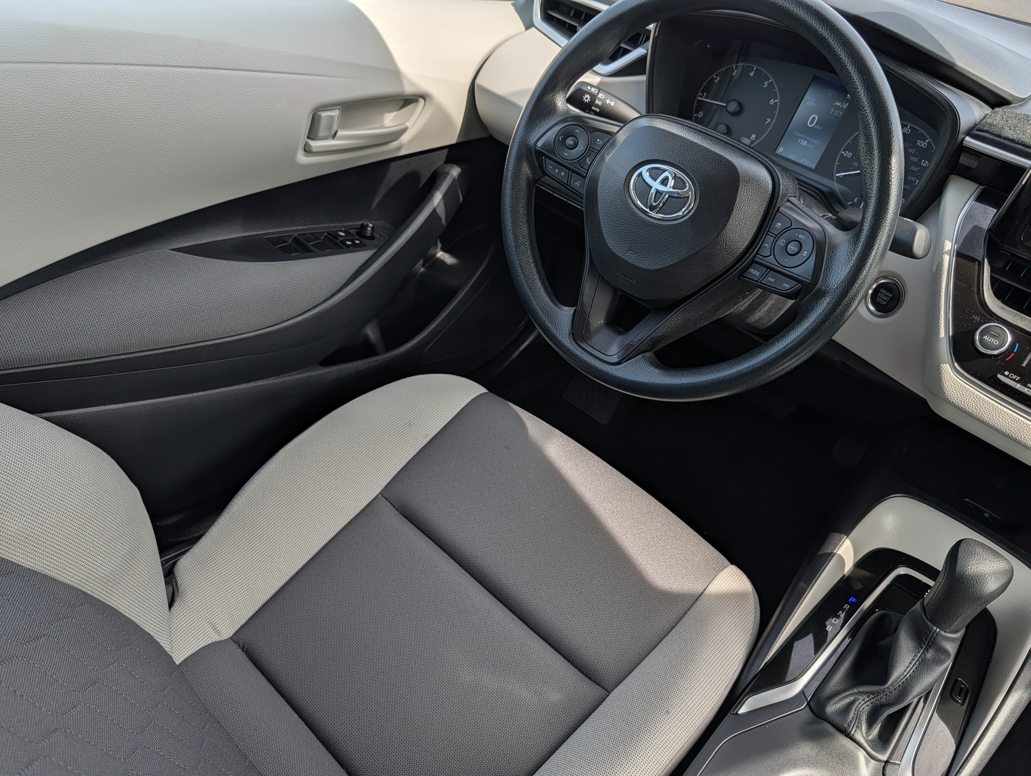 Used 2025 Toyota Corolla LE w/ LE Premium Package FWD image 9