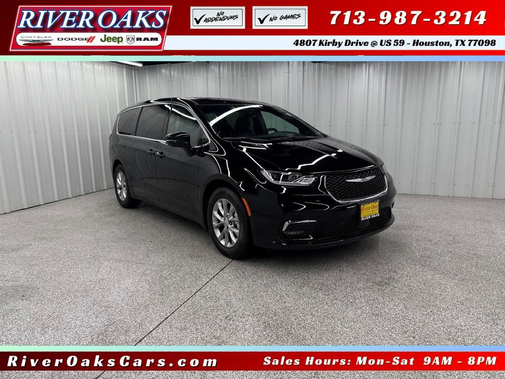 Used 2026 Chrysler Pacifica Limited w/ Uconnect Theater Family Group