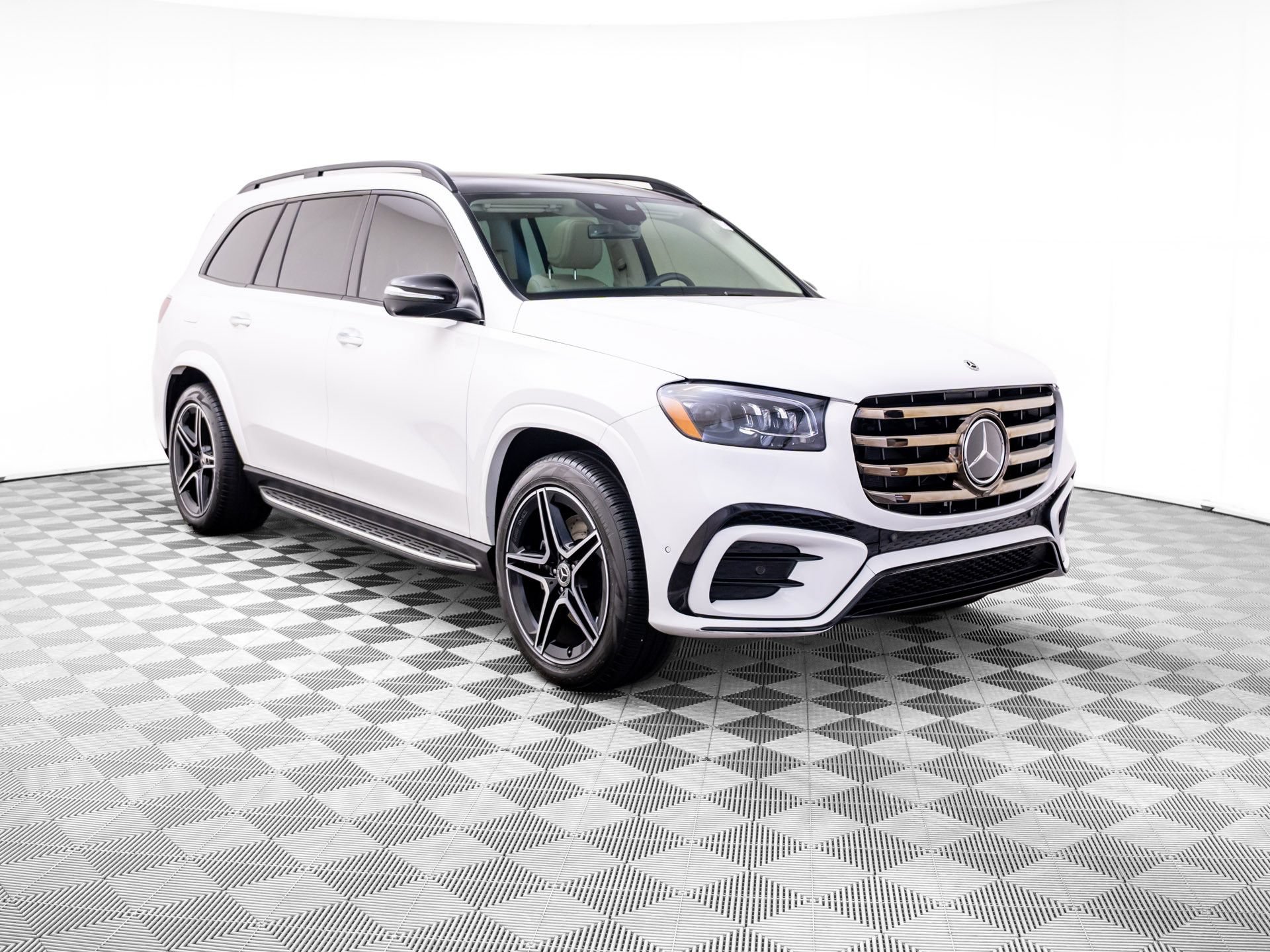 Used 2024 Mercedes-Benz GLS 450 4MATIC image 7
